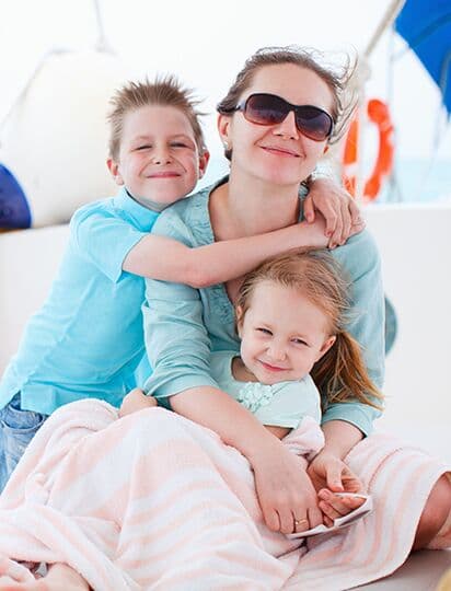 Статья в блоге – Как выбрать яхту для отдыха с семьей?