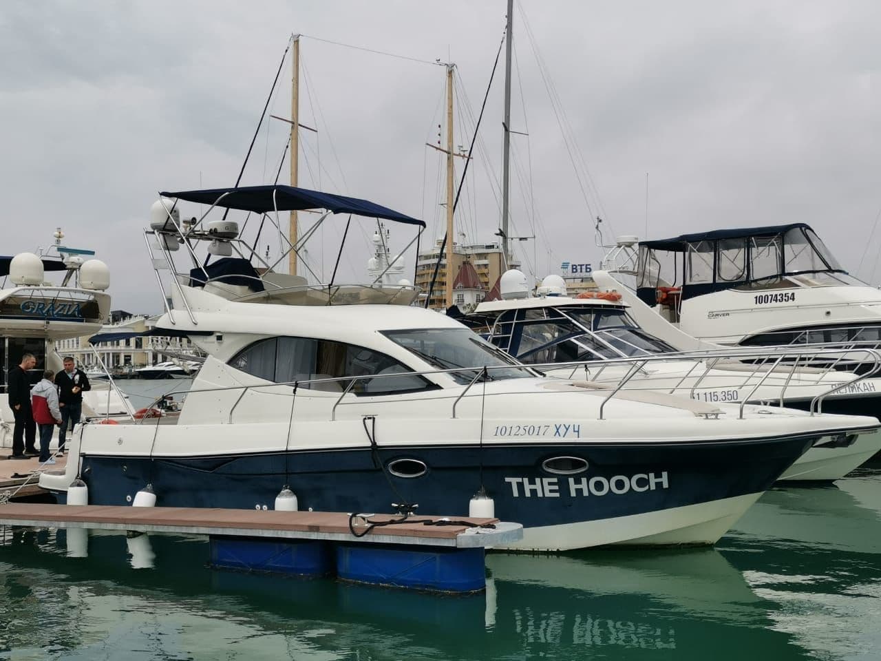 Моторная яхта Hooch